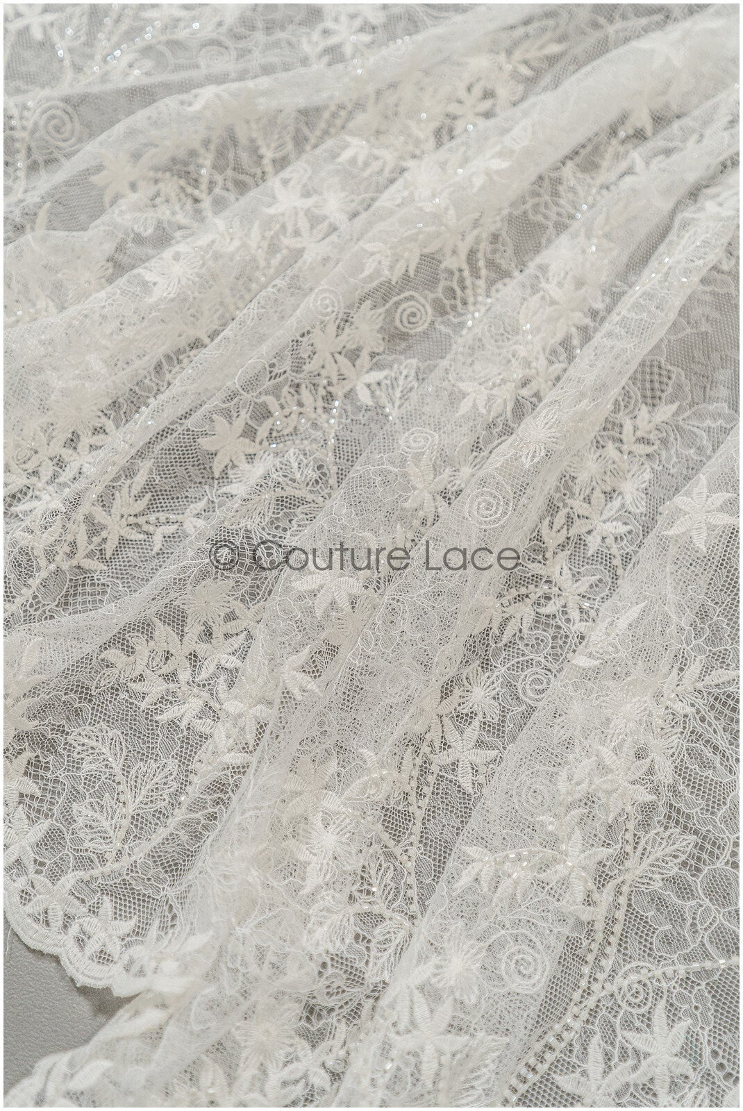 Französischer Spitzenstoff mit Blumenmuster & Perlen/ Blumen Spitzenstoff/ Brautspitze/ Dessous Spitze// L21-411