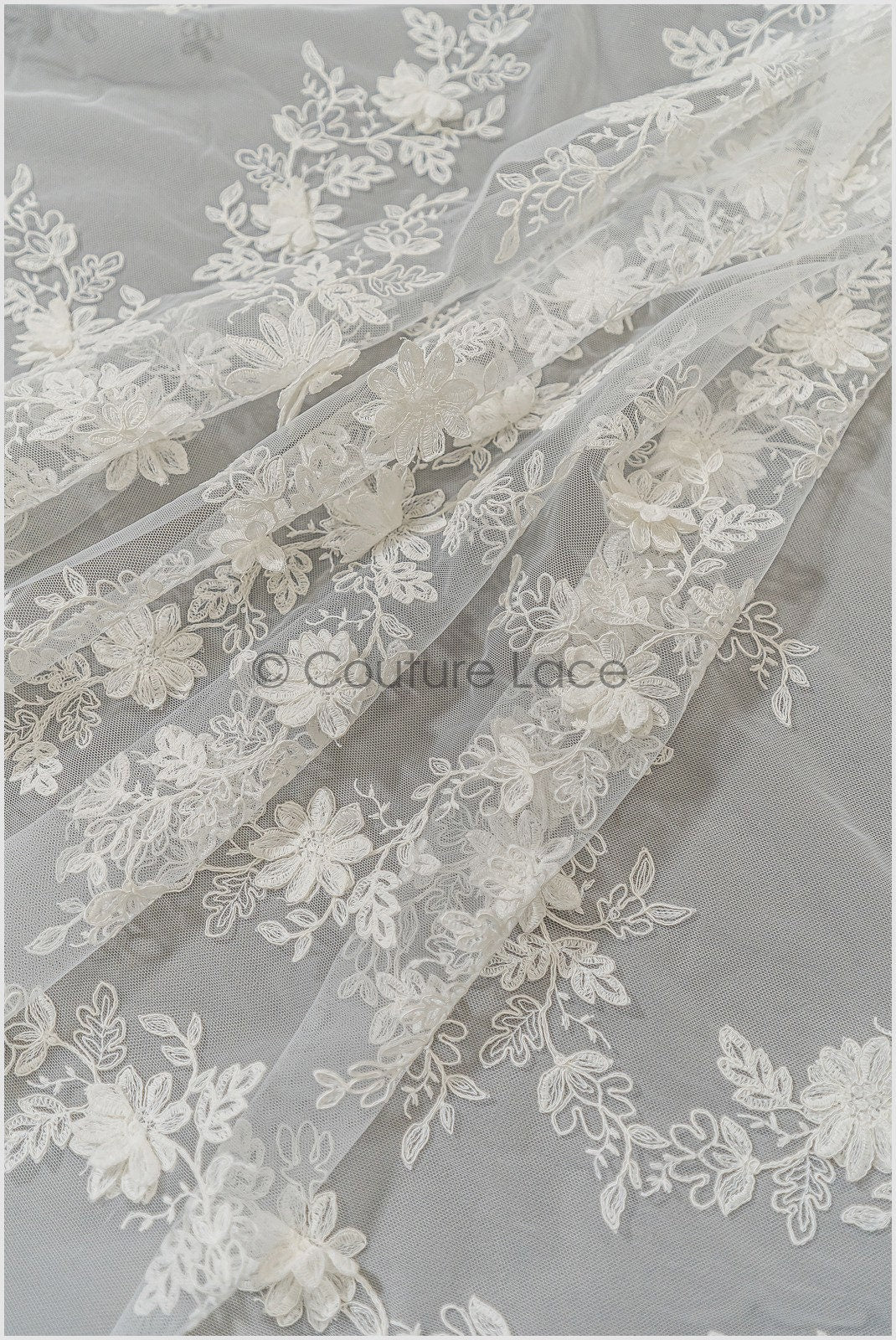 3D Blumen Spitzenstoff Off-White/ Braut Spitzenstoff/ romantischer Spitzenstoff mit 3D Blumen/ Hochzeit Spitzenstoff// L21-059