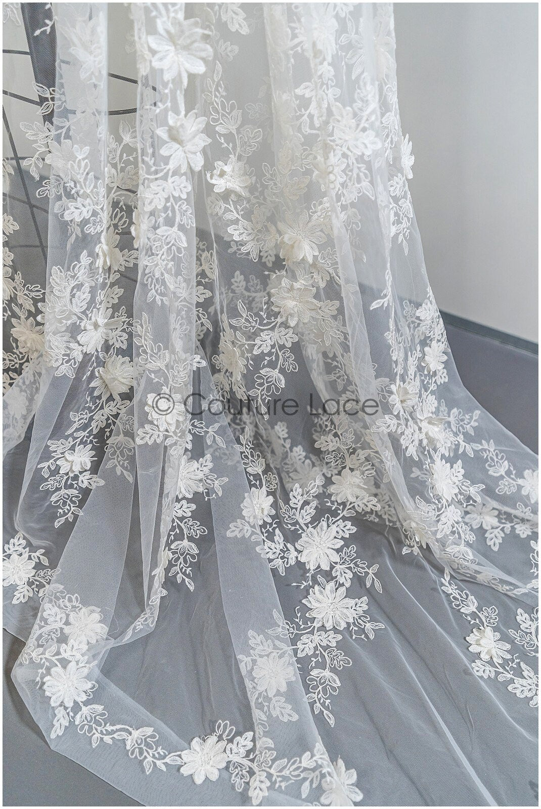 3D Blumen Spitzenstoff Off-White/ Braut Spitzenstoff/ romantischer Spitzenstoff mit 3D Blumen/ Hochzeit Spitzenstoff// L21-059