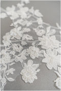 Perlen Spitzen Blumen Aufnäher, Blumen Applikation, SpitzenBlume Applikation, Hochzeitskleid Spitzen Applikation, Braut Blumen Aufnäher// A21-235