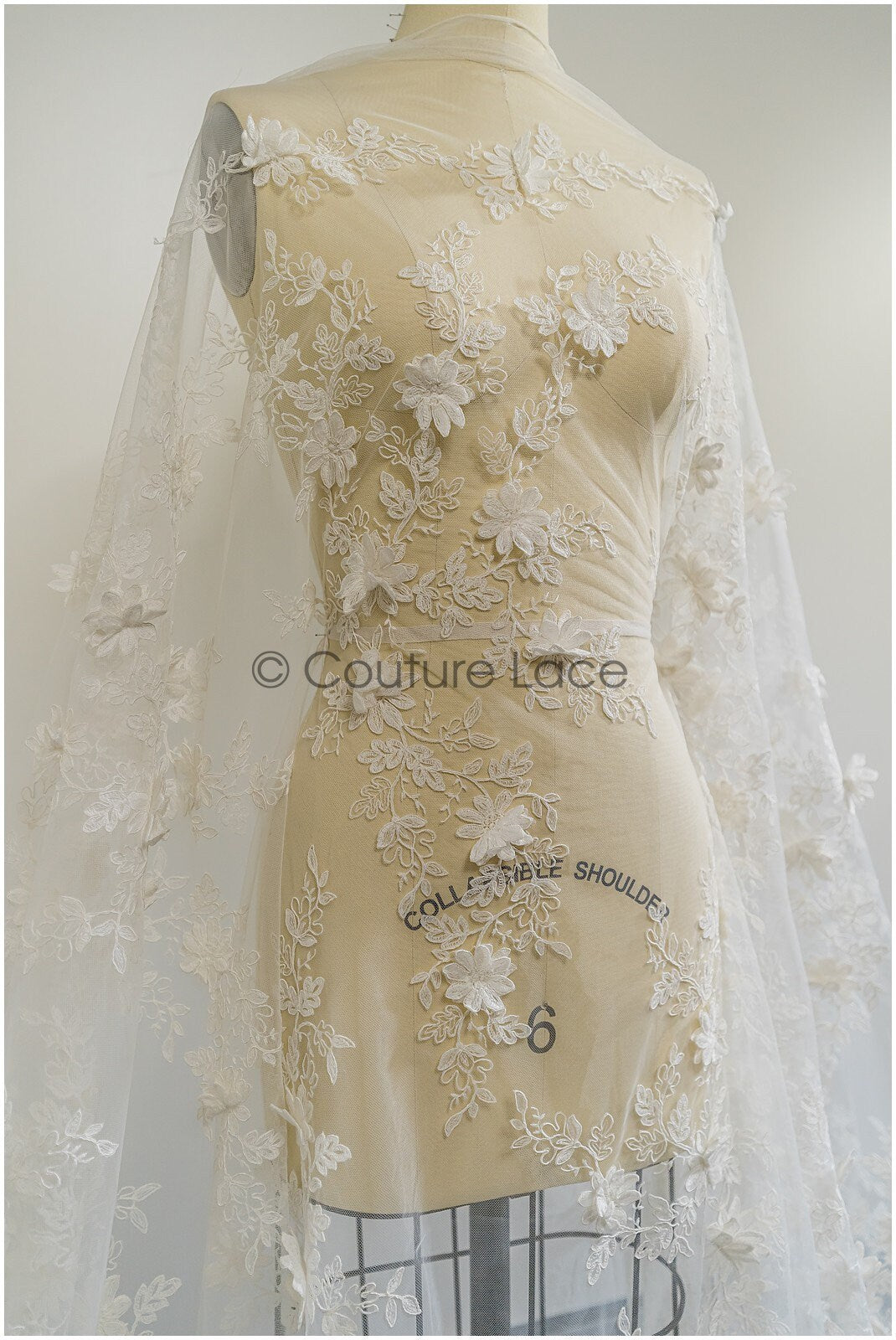 3D Blumen Spitzenstoff Off-White/ Braut Spitzenstoff/ romantischer Spitzenstoff mit 3D Blumen/ Hochzeit Spitzenstoff// L21-059