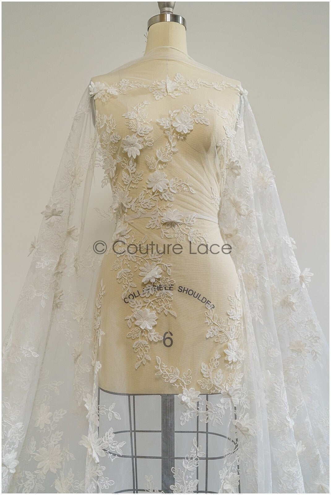 3D Blumen Spitzenstoff Off-White/ Braut Spitzenstoff/ romantischer Spitzenstoff mit 3D Blumen/ Hochzeit Spitzenstoff// L21-059