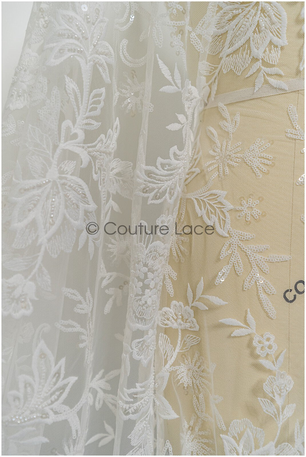Romantischer Blumen Spitzenstoff/ Milch-Seide bestickte Blumenspitze/ Off-White Spitze/ Braut Spitzenstoff// L21-032N