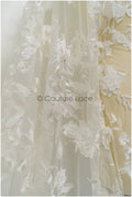 3D Blumen Spitze Off-White/ Braut Spitzen Stoff mit 3D Blumen/ weiche romantische Spitze/ Braut Spitzen Stoff mit Perlen// L21-171B