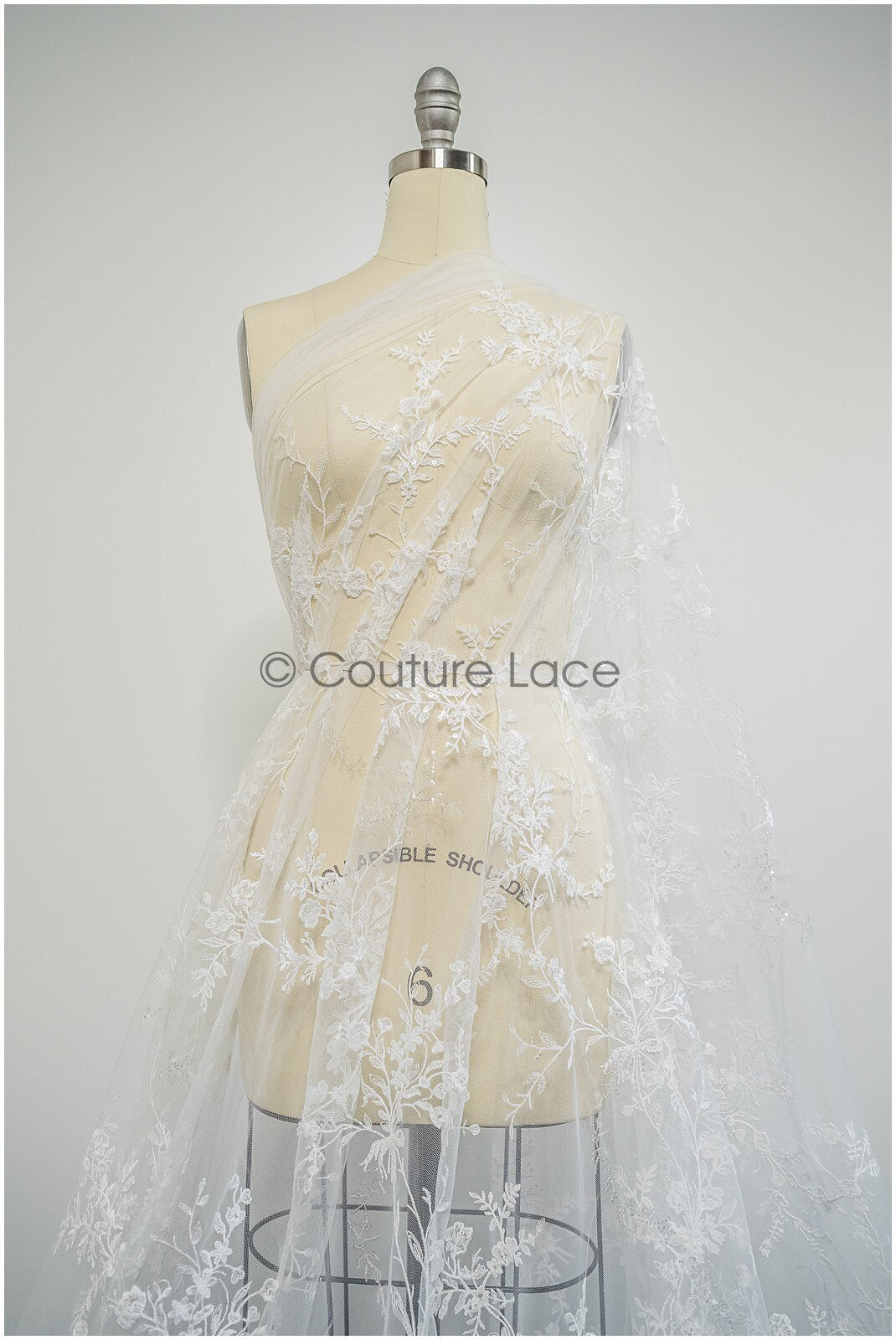 Romantischer Floraler Spitzenstoff/ Brautspitze Off-White/ Hochzeitskleid Spitze mit Blüten & Blättern// L21-417