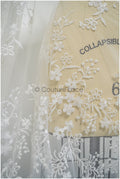 Romantischer floraler Spitzenstoff Off-White/ Brautspitze Stoff mit Blumen/ Hochzeitsspitze Stoff// L21-418