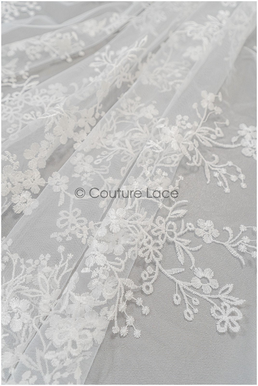 Romantischer floraler Spitzenstoff Off-White/ Brautspitze Stoff mit Blumen/ Hochzeitsspitze Stoff// L21-418