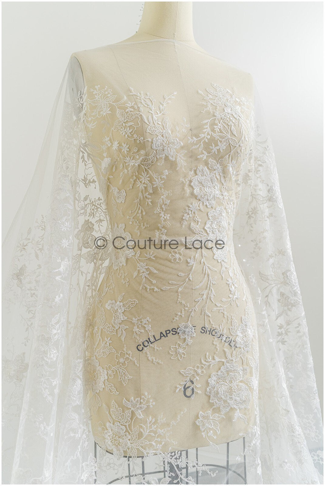 Romantischer floraler Spitzenstoff mit weicher Rayonstickerei/ Braut Spitzenstoff Off-White mit Pailletten// L21-083B