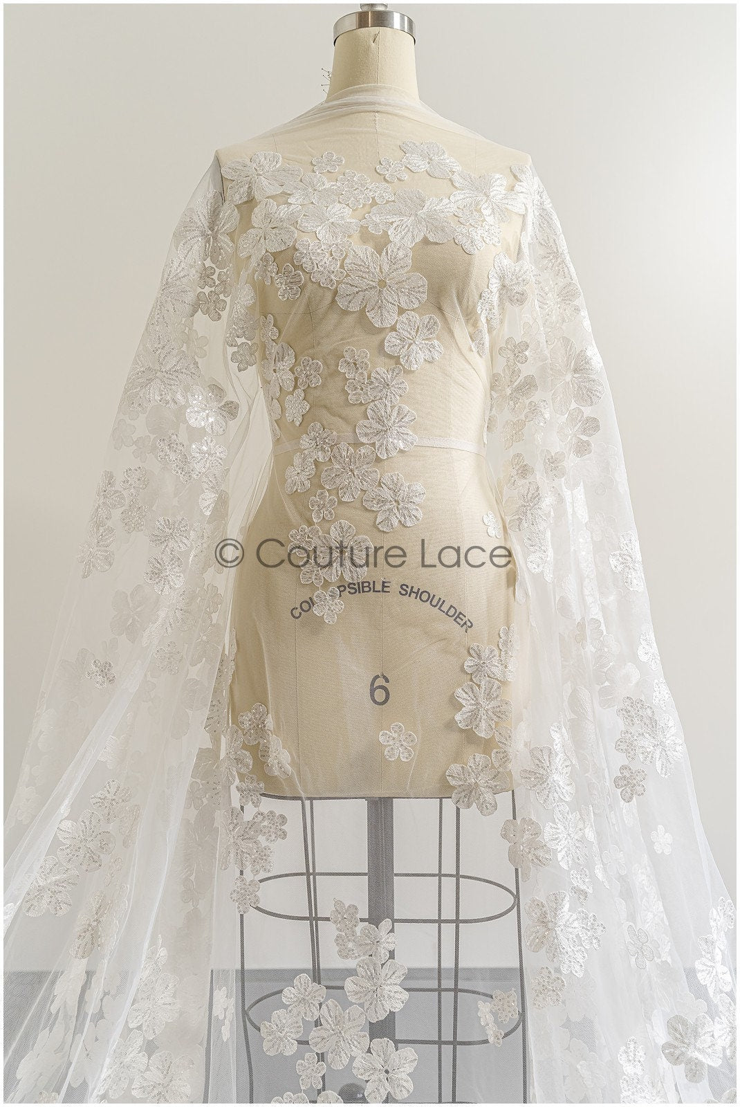 Romantischer Floraler Spitzenstoff Off-White/ Brautspitze mit Blumenmuster & Pailletten/ Braut Spitzenstoff// L22-277
