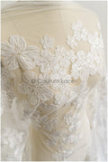 Romantischer Floraler Spitzenstoff Off-White/ Brautspitze mit Blumenmuster & Pailletten/ Braut Spitzenstoff// L22-277