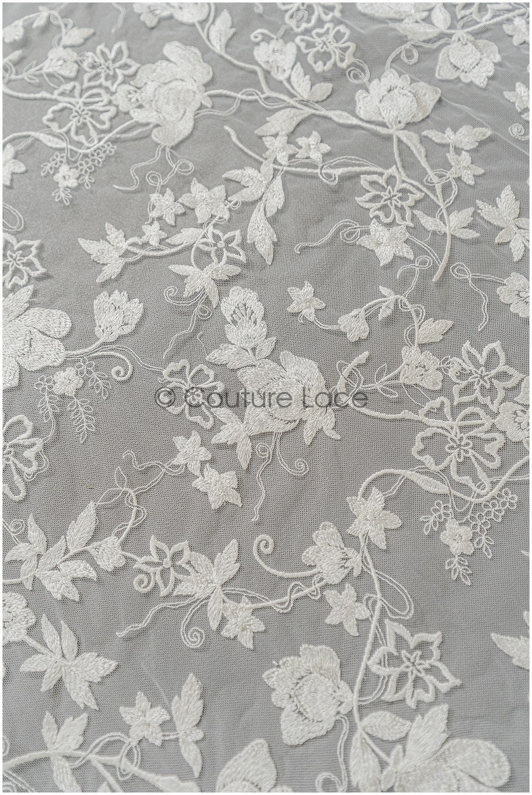 Romantischer floraler Spitzenstoff/ hochwertig bestickter Braut Spitzenstoff/ Off-White Spitzenstoff// L22-285B