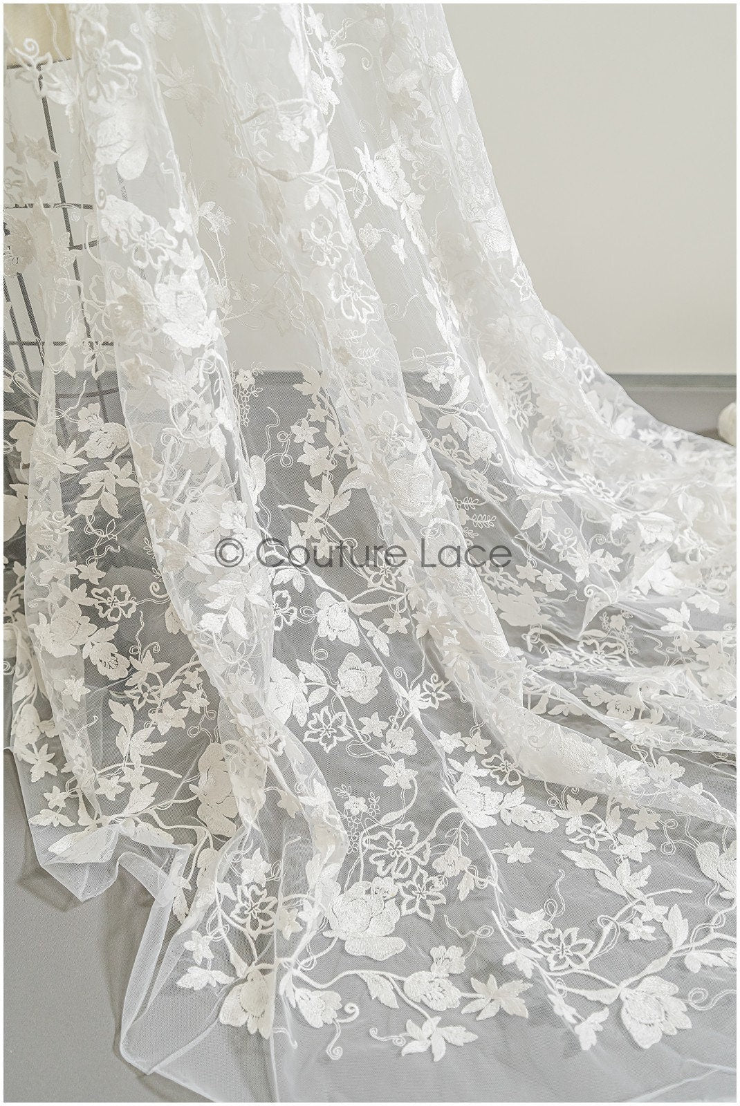 Romantischer floraler Spitzenstoff/ hochwertig bestickter Braut Spitzenstoff/ Off-White Spitzenstoff// L22-285B