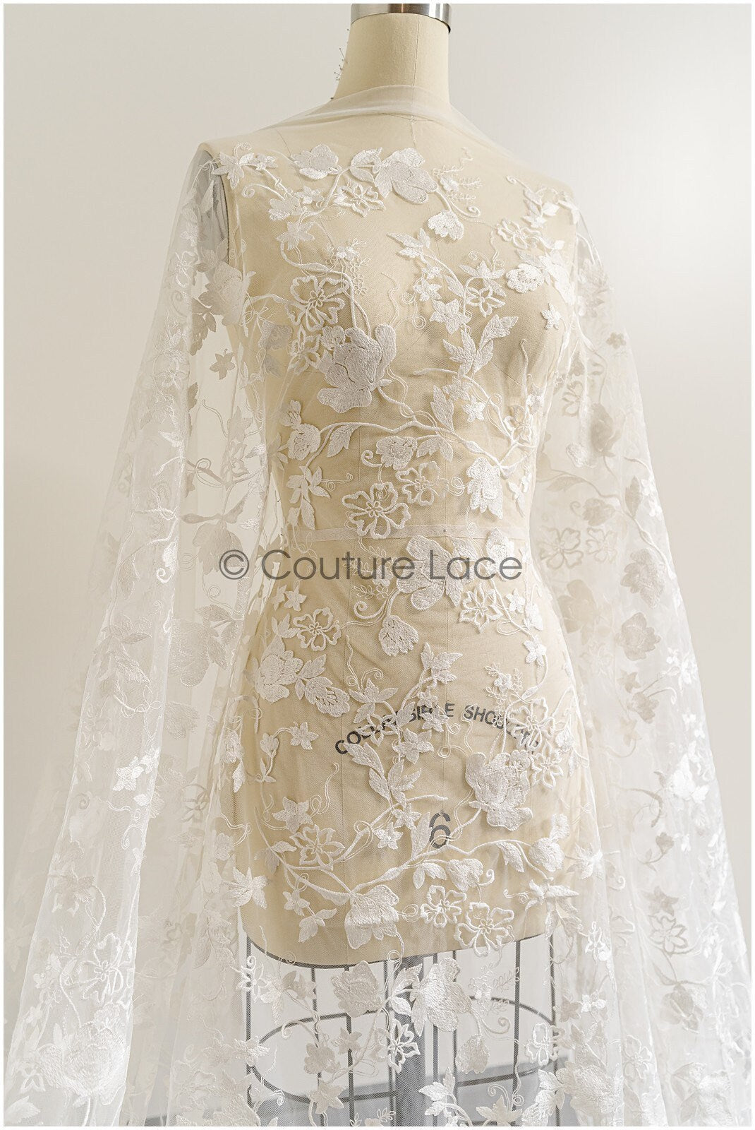 Romantischer floraler Spitzenstoff/ hochwertig bestickter Braut Spitzenstoff/ Off-White Spitzenstoff// L22-285B