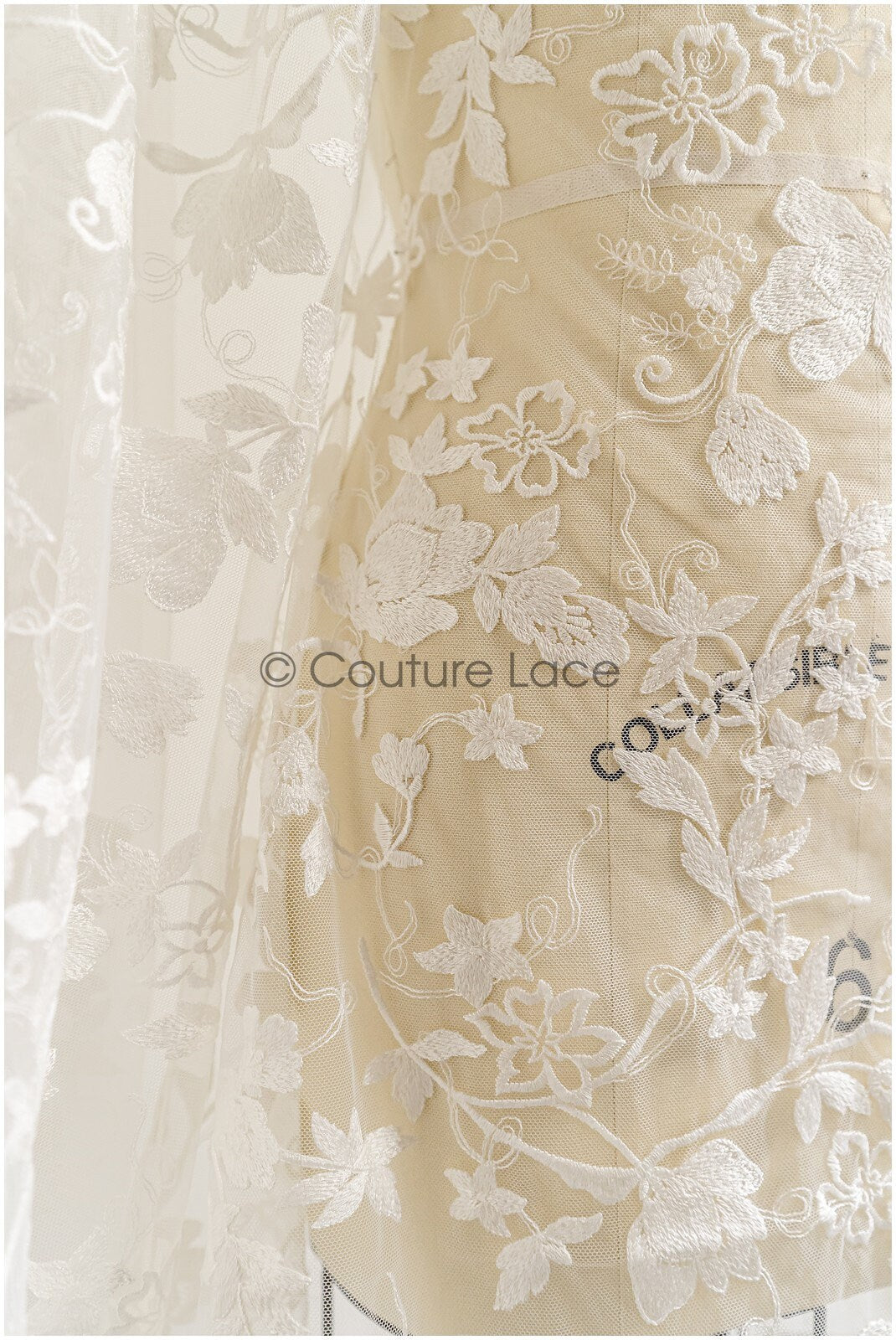 Romantischer floraler Spitzenstoff/ hochwertig bestickter Braut Spitzenstoff/ Off-White Spitzenstoff// L22-285B