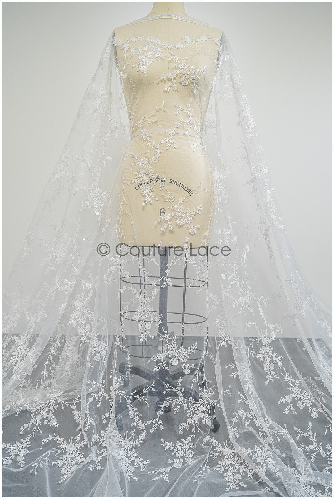 Romantischer Floraler Spitzenstoff/ Brautspitze Off-White/ Hochzeitskleid Spitze mit Blüten & Blättern// L21-417