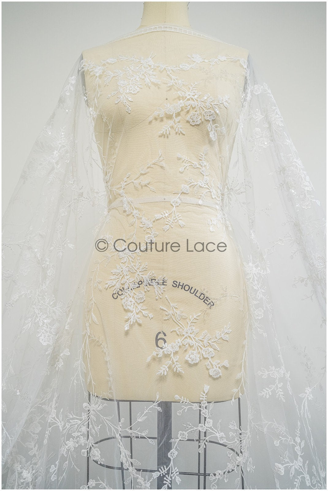 Romantischer Floraler Spitzenstoff/ Brautspitze Off-White/ Hochzeitskleid Spitze mit Blüten & Blättern// L21-417