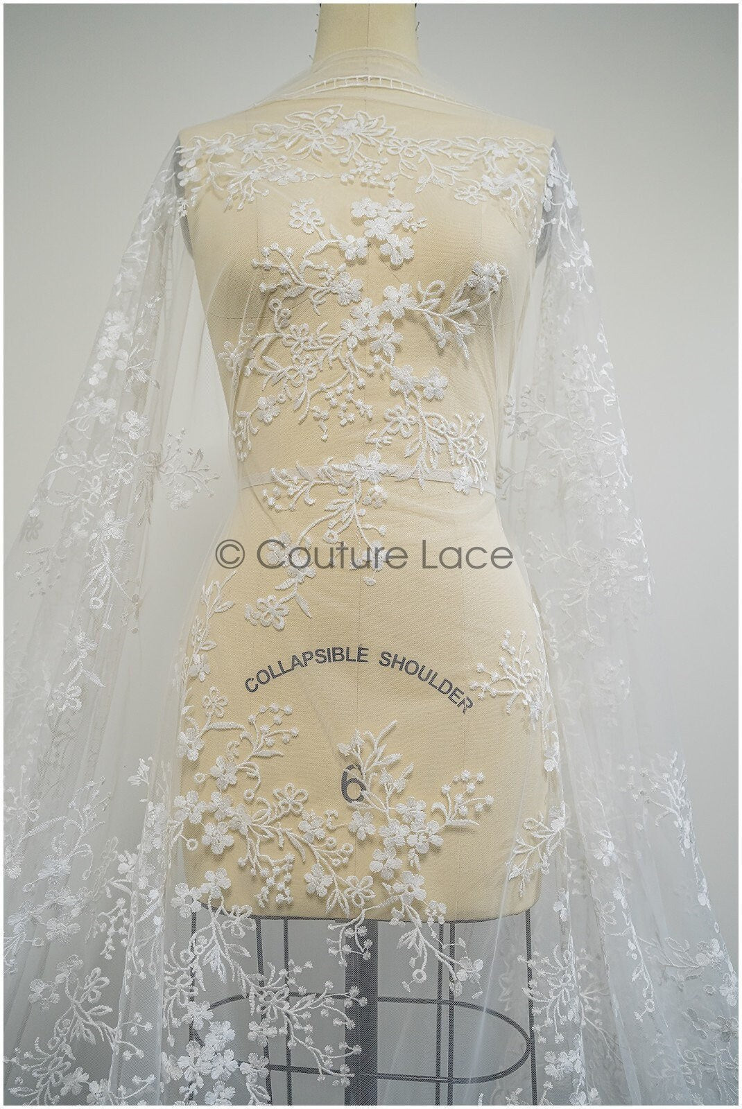 Romantischer floraler Spitzenstoff Off-White/ Brautspitze Stoff mit Blumen/ Hochzeitsspitze Stoff// L21-418