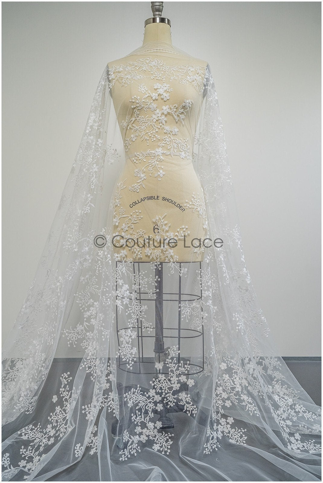 Romantischer floraler Spitzenstoff Off-White/ Brautspitze Stoff mit Blumen/ Hochzeitsspitze Stoff// L21-418