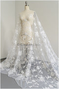 Romantischer floraler Spitzenstoff Off-White/ bestickter Braut Spitzenstoff/ Spitzenstoff mit Blumen & Pailletten// L22-304