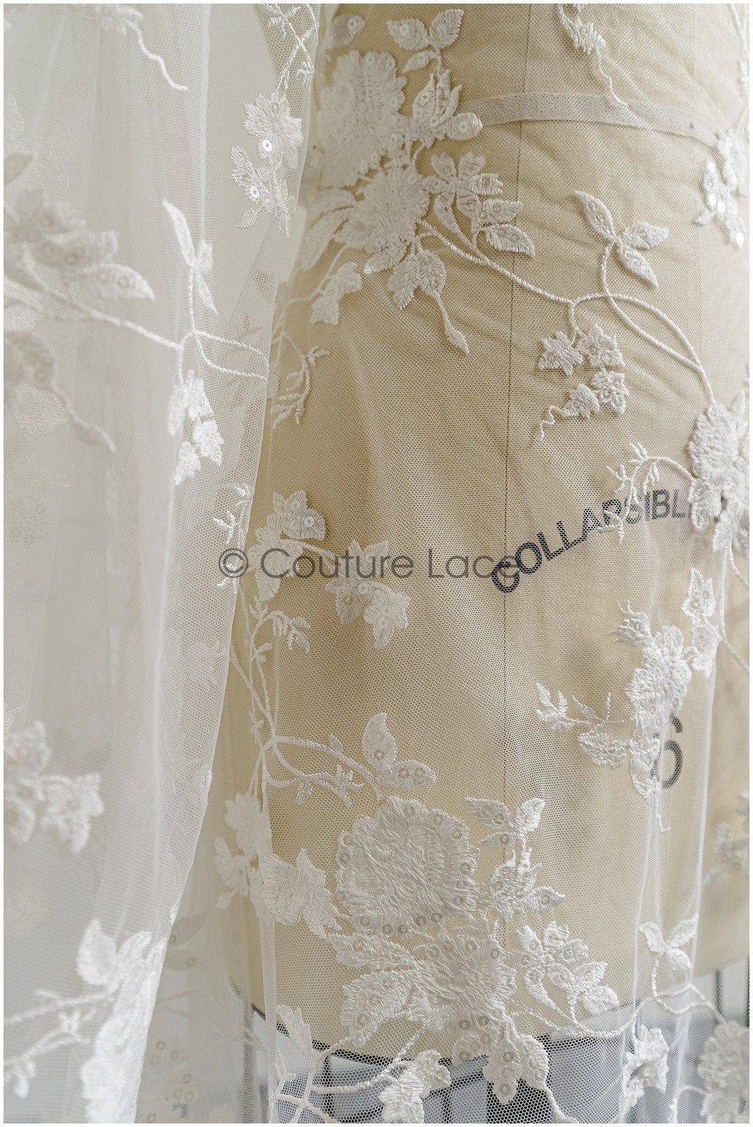 Romantischer floraler Spitzenstoff Off-White/ bestickter Braut Spitzenstoff/ Spitzenstoff mit Blumen & Pailletten// L22-304