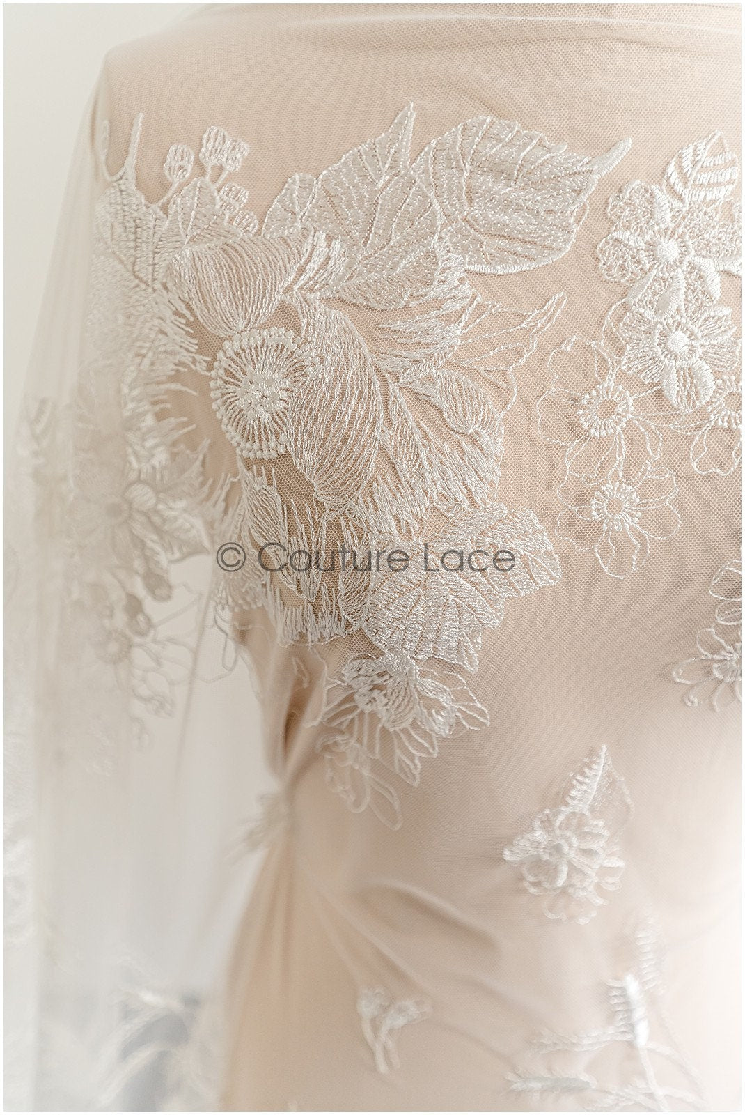 Romantischer Blumen Spitzenstoff/ bestickter Braut Spitzenstoff Off-White/ Spitzenstoff mit Blumen// L22-315