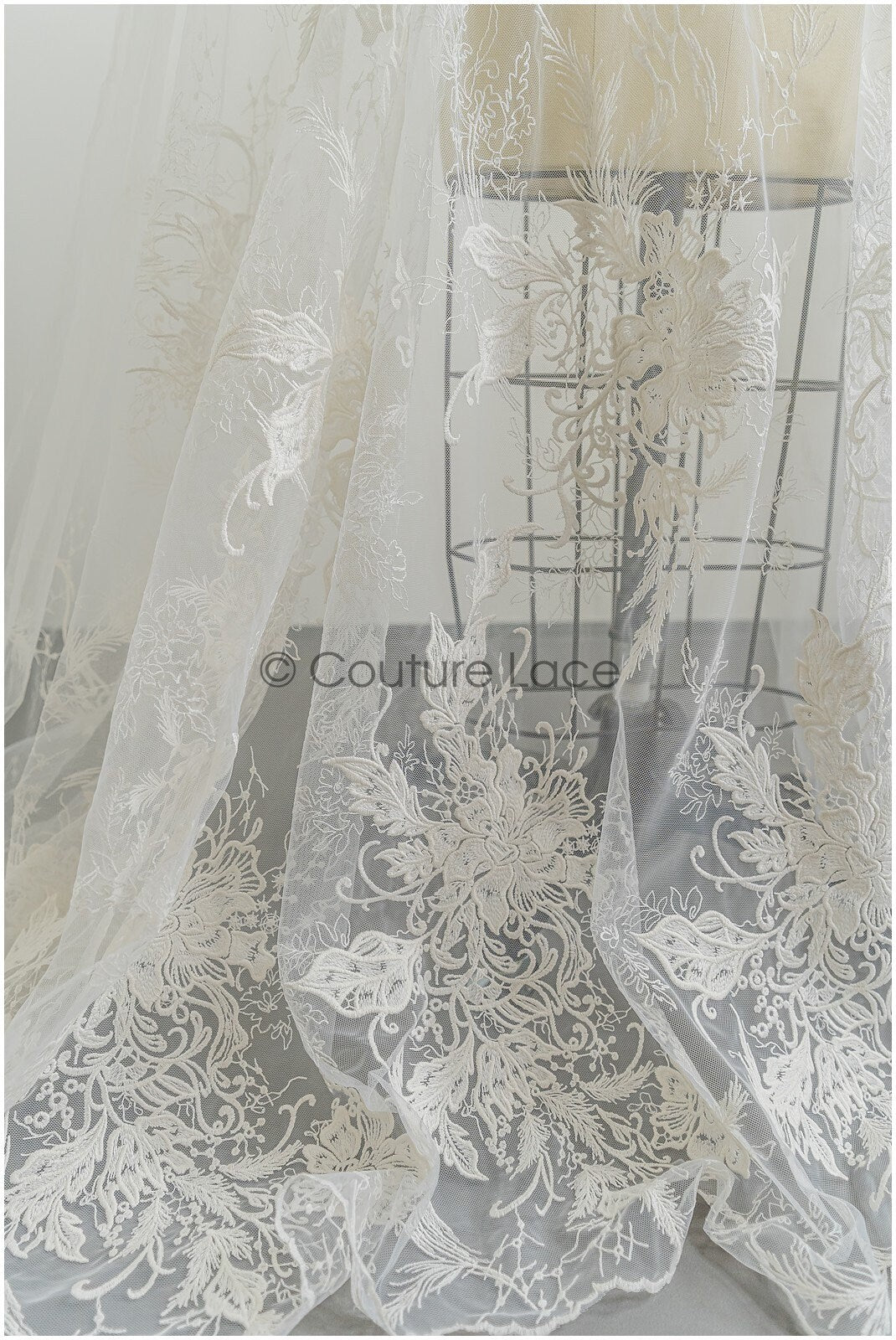 Romantischer floraler Spitzenstoff Off-White/ Braut Spitzenstoff mit Blumen/ romantischer Spitzenstoff// L21-123B
