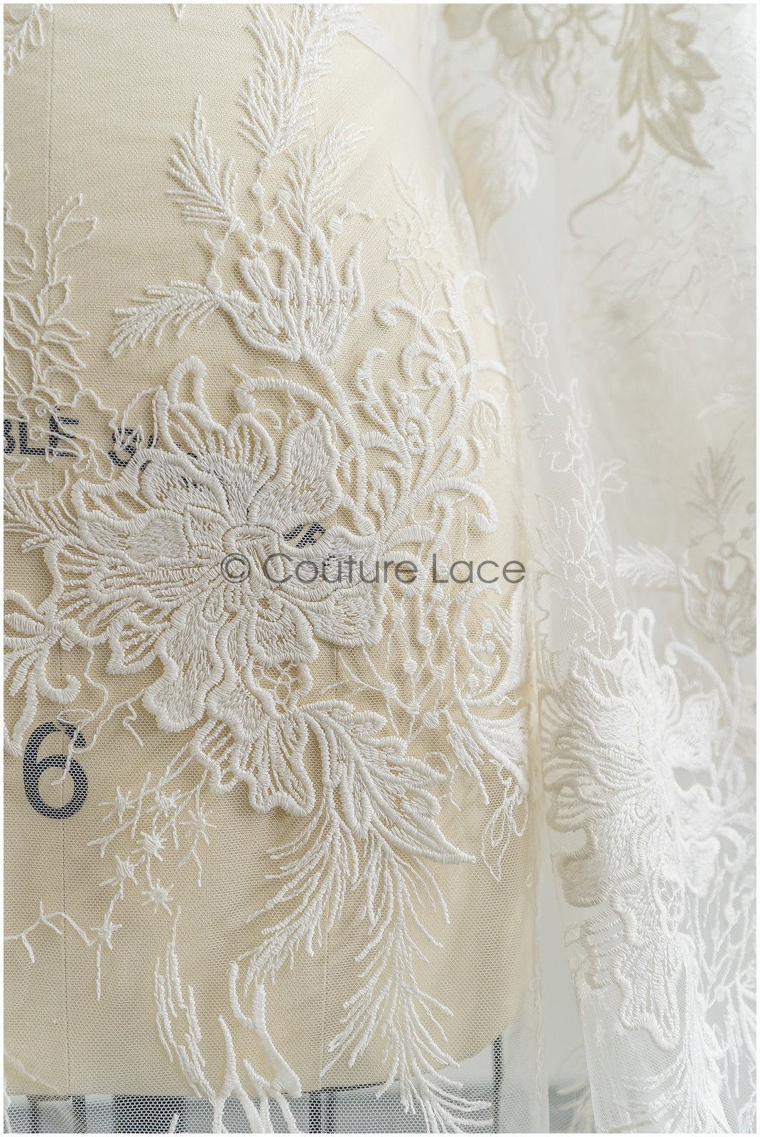 Romantischer floraler Spitzenstoff Off-White/ Braut Spitzenstoff mit Blumen/ romantischer Spitzenstoff// L21-123B