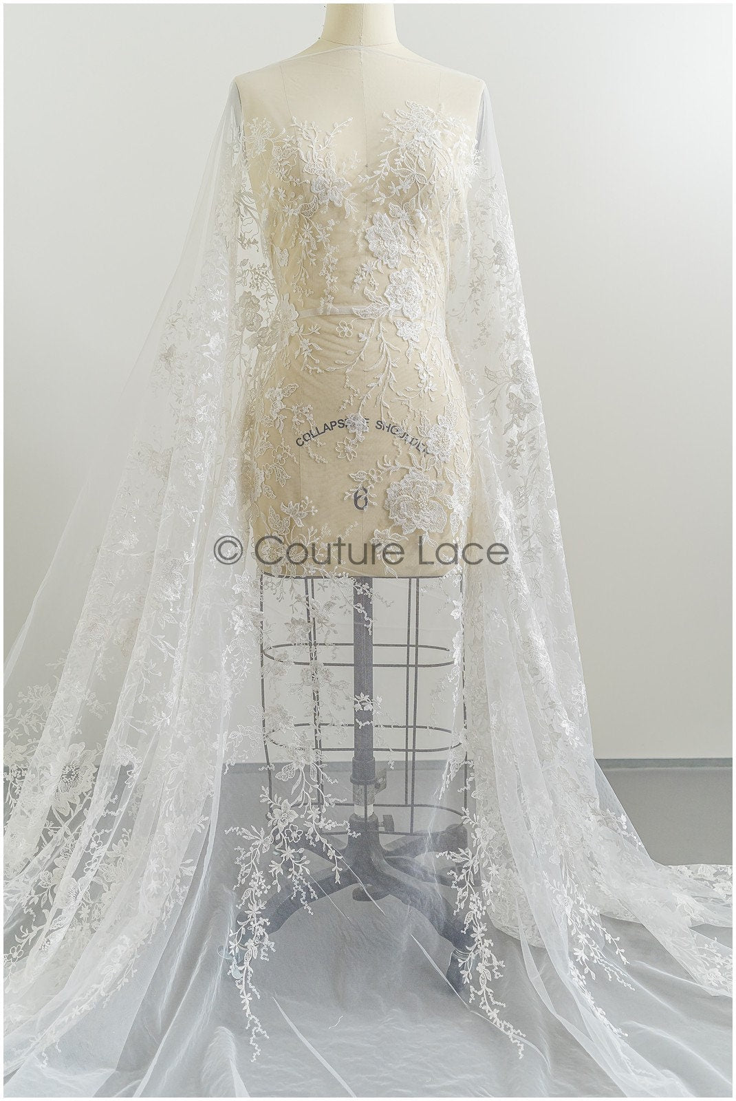 Romantischer floraler Spitzenstoff mit weicher Rayonstickerei/ Braut Spitzenstoff Off-White mit Pailletten// L21-083B