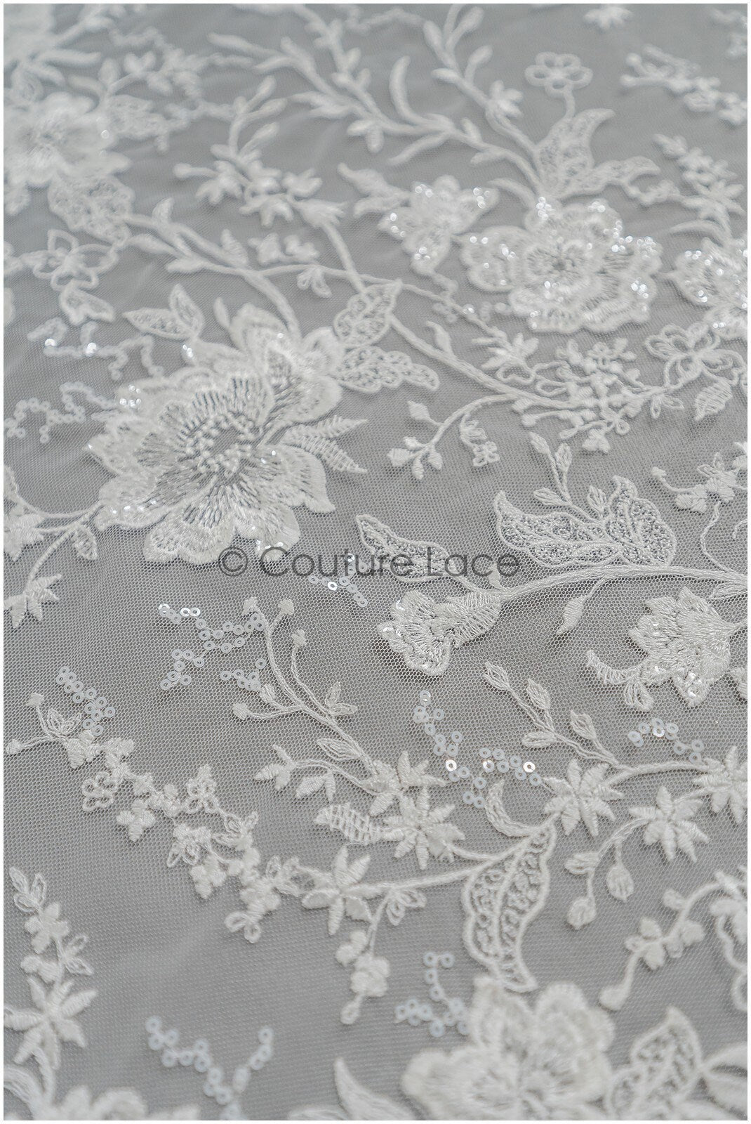 Romantischer floraler Spitzenstoff mit weicher Rayonstickerei/ Braut Spitzenstoff Off-White mit Pailletten// L21-083B