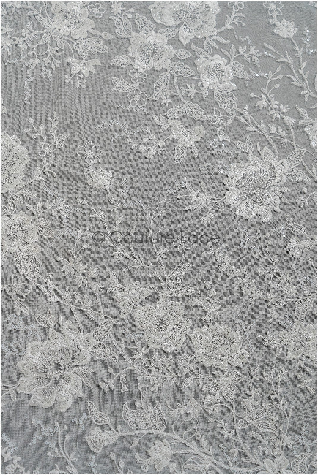 Romantischer floraler Spitzenstoff mit weicher Rayonstickerei/ Braut Spitzenstoff Off-White mit Pailletten// L21-083B