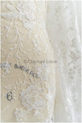 Romantischer floraler Spitzenstoff mit weicher Rayonstickerei/ Braut Spitzenstoff Off-White mit Pailletten// L21-083B
