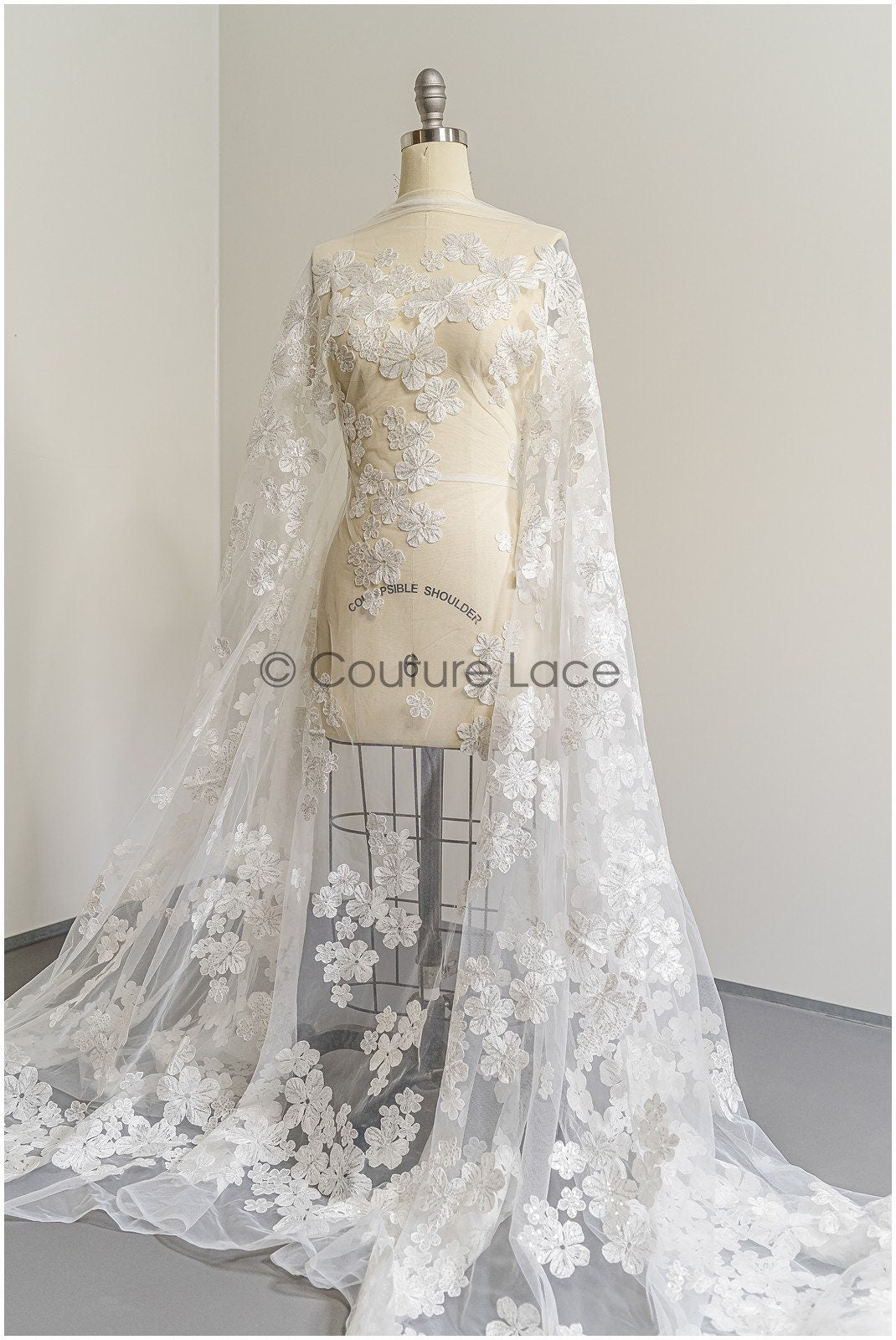 Romantischer Floraler Spitzenstoff Off-White/ Brautspitze mit Blumenmuster & Pailletten/ Braut Spitzenstoff// L22-277