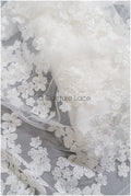 Romantischer Floraler Spitzenstoff Off-White/ Brautspitze mit Blumenmuster & Pailletten/ Braut Spitzenstoff// L22-277