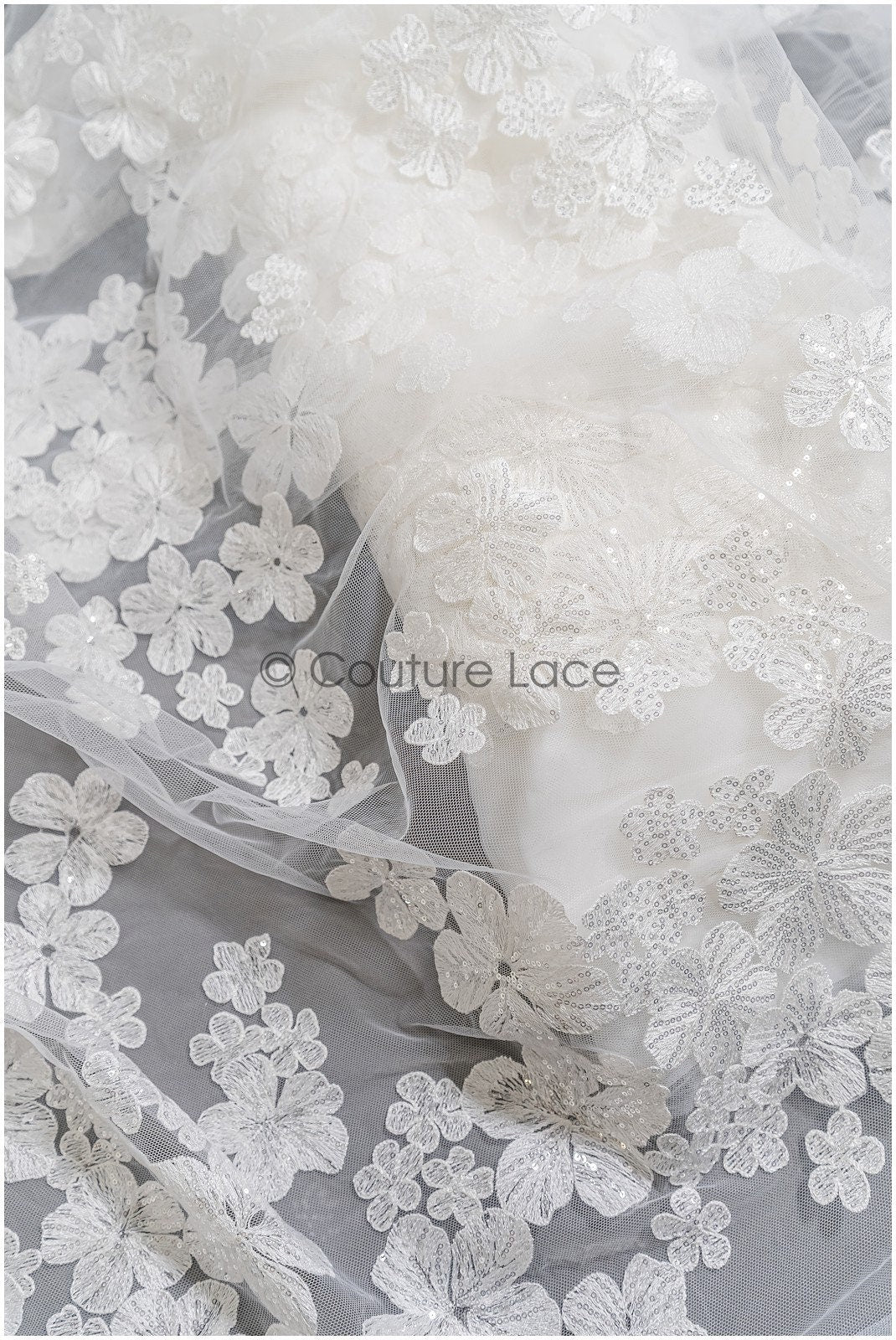 Romantischer Floraler Spitzenstoff Off-White/ Brautspitze mit Blumenmuster & Pailletten/ Braut Spitzenstoff// L22-277