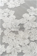 Romantischer Floraler Spitzenstoff Off-White/ Brautspitze mit Blumenmuster & Pailletten/ Braut Spitzenstoff// L22-277