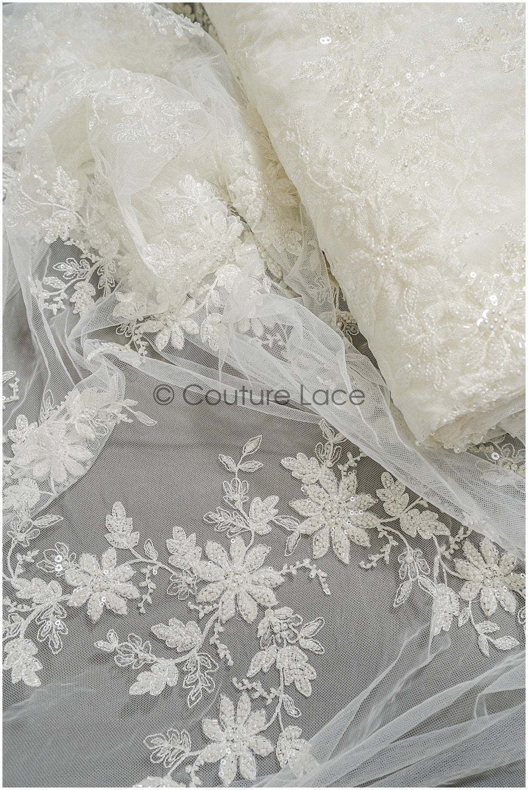 Schwerer Perlen Spitzenstoff Off-White/ Brautspitze mit Perlen & Pailletten/ Braut Spitze Stoff// L22-284B