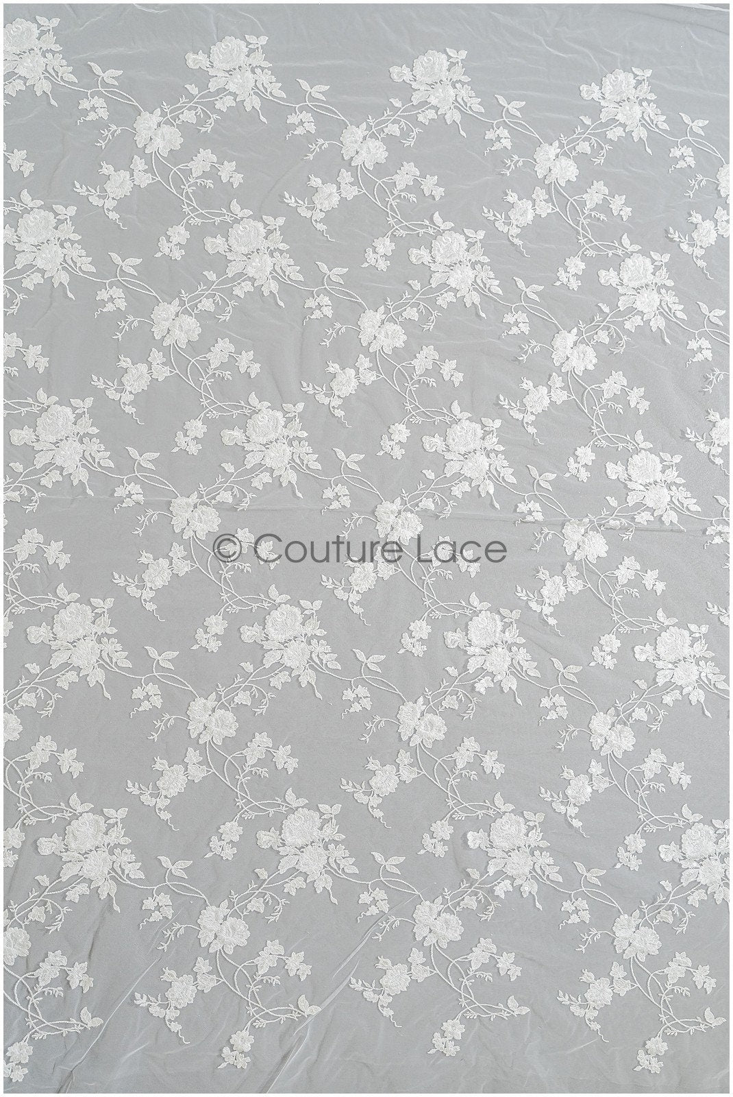 Romantischer floraler Spitzenstoff Off-White/ bestickter Braut Spitzenstoff/ Spitzenstoff mit Blumen & Pailletten// L22-304