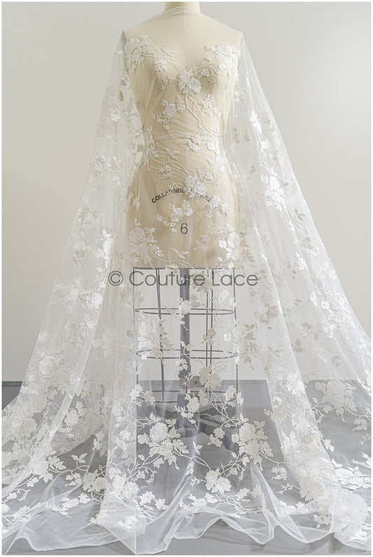 Romantischer floraler Spitzenstoff Off-White/ bestickter Braut Spitzenstoff/ Spitzenstoff mit Blumen & Pailletten// L22-304