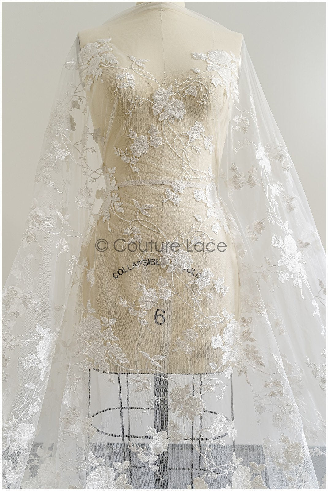 Romantischer floraler Spitzenstoff Off-White/ bestickter Braut Spitzenstoff/ Spitzenstoff mit Blumen & Pailletten// L22-304