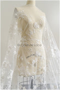 Romantischer floraler Spitzenstoff Off-White/ bestickter Braut Spitzenstoff/ Spitzenstoff mit Blumen & Pailletten// L22-304