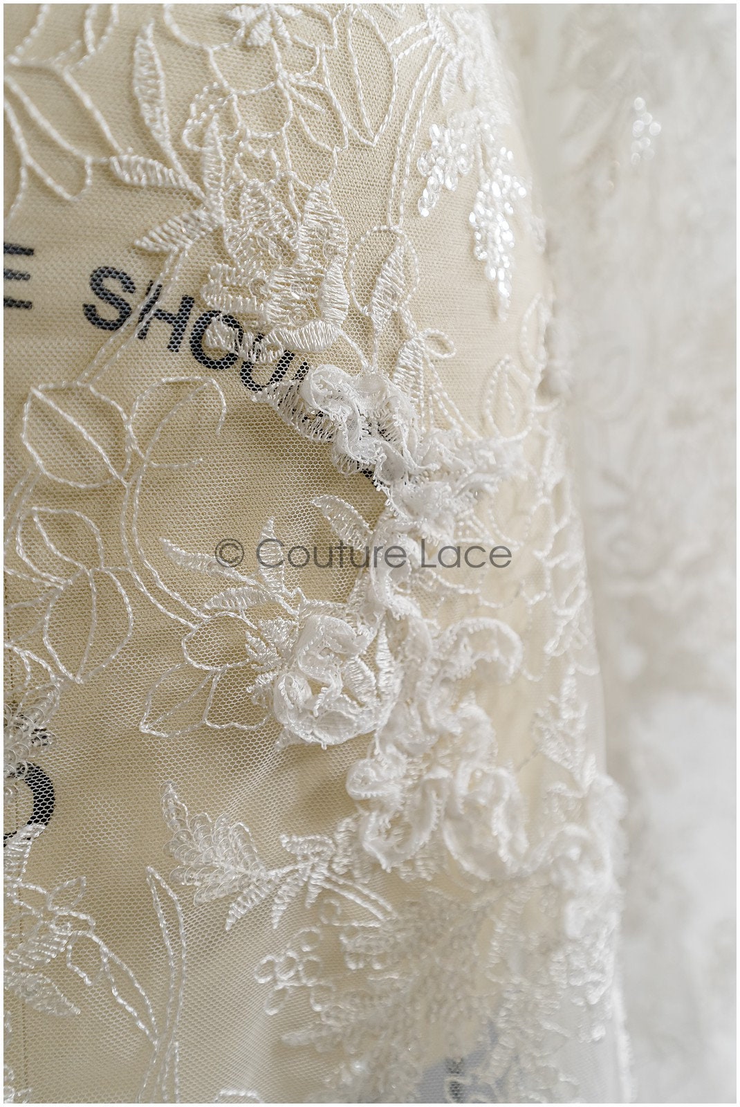Wunderschöner 3D Blumen Spitzenstoff/ Braut Spitzenstoff Off-White/ romantischer floraler Spitzenstoff mit 3D Blumen/ französischer Spitzenstoff// L22-361B
