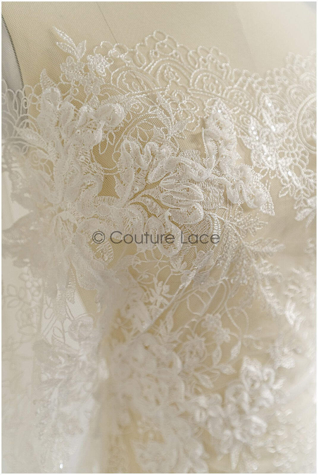 Wunderschöner 3D Blumen Spitzenstoff/ Braut Spitzenstoff Off-White/ romantischer floraler Spitzenstoff mit 3D Blumen/ französischer Spitzenstoff// L22-361B