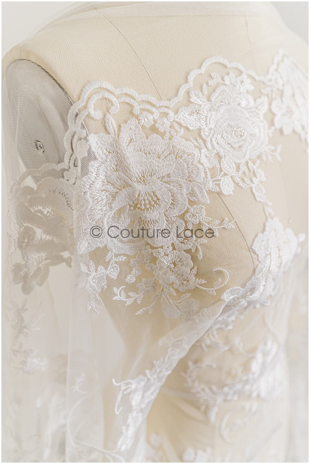 Romantischer floraler Spitzenstoff Off-White/ französische Brautspitze/ Stickgewebe Stoff/ Braut Spitzenstoff// L22-420