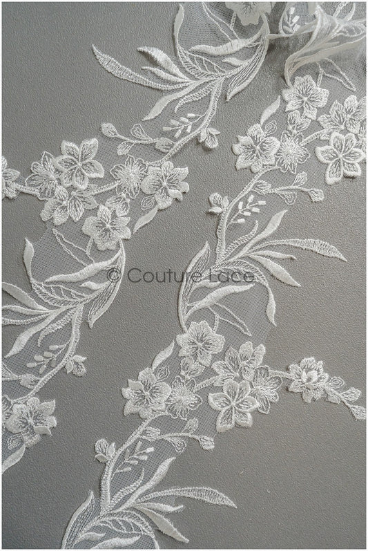 Romantic lace trim off-white/ wedding dress lace trim/ embroidered lace trim// T21-152 