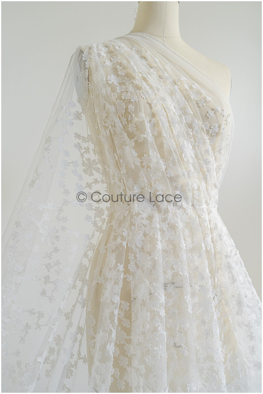 3D Blumen Spitzenstoff Off-White/ französische Spitze/ Couture Spitze/ Brautspitze mit Blumen// L22-424T