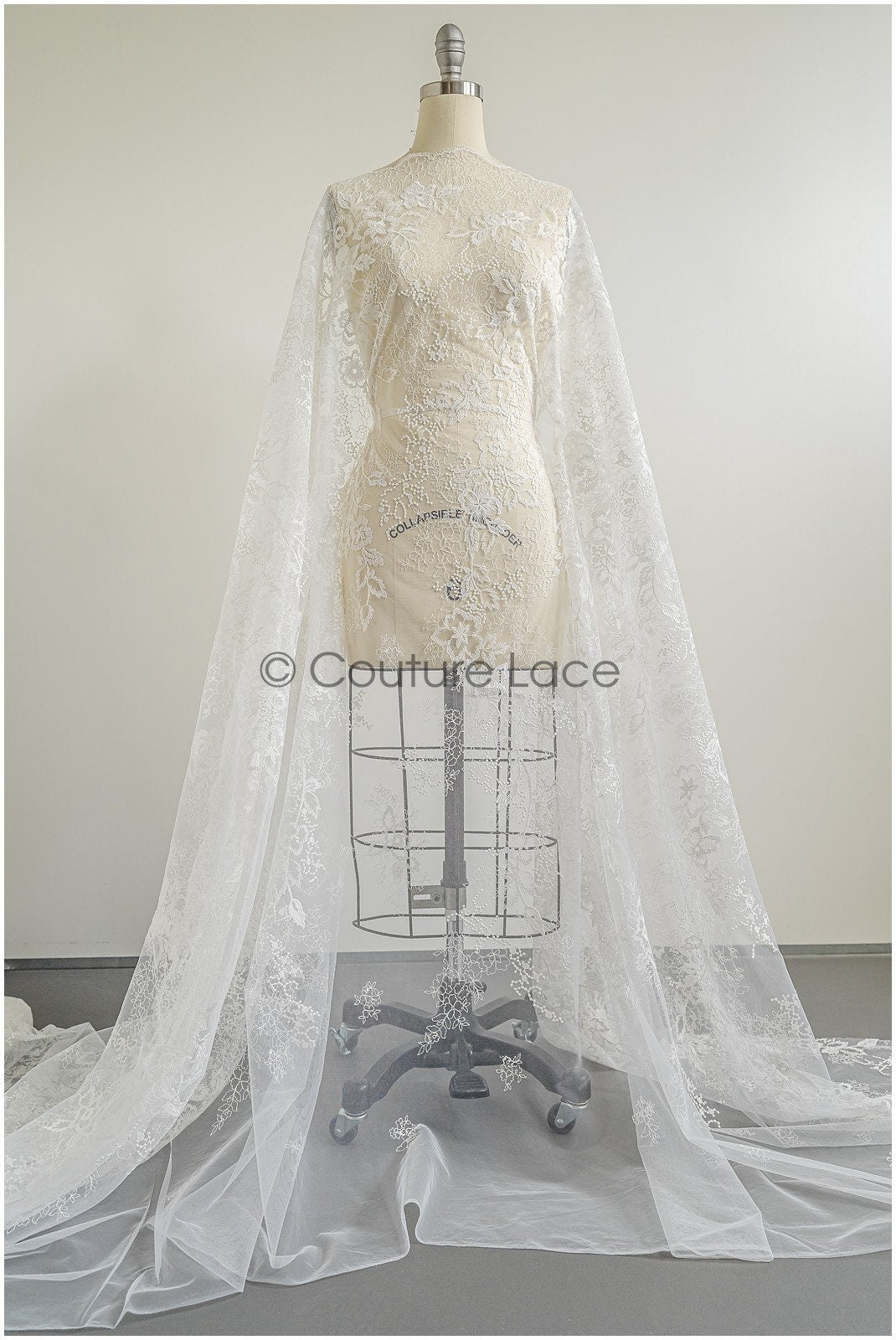 Romantischer Braut Spitzenstoff mit Blumenmuster/ florale Couture Spitze/ bestickte Brautspitze// L22-433