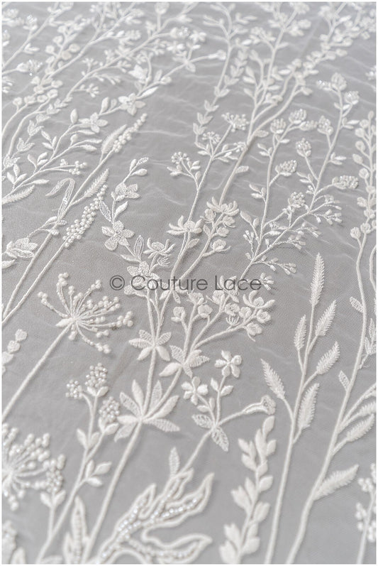 Wildblumen Spitzenstoff Off-White/ Braut Wildblumen Couture Spitzenstoff mit Perlen/ Brautspitze mit Ästen &  Blättern// L22-436