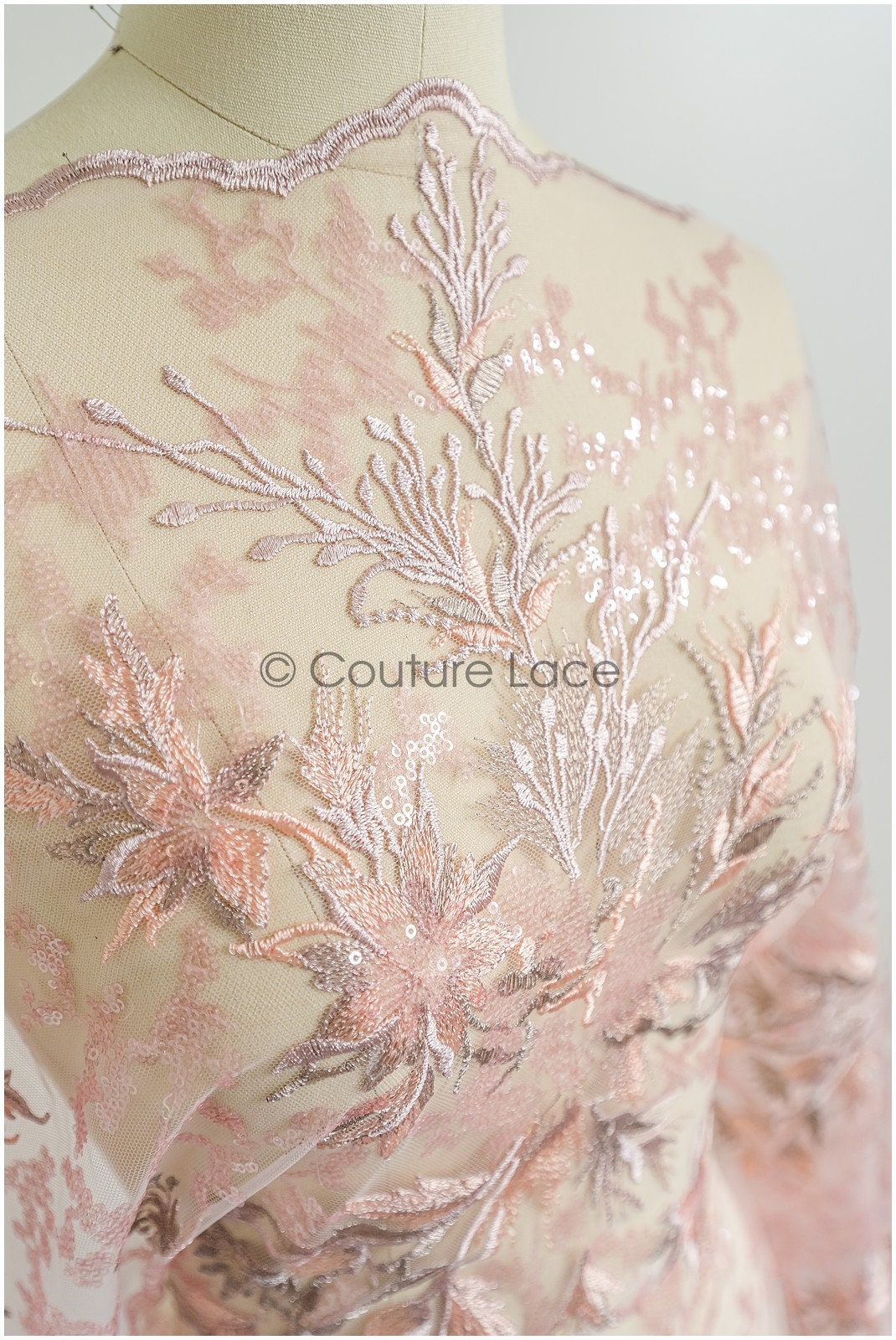 romantischer rosa-rosa Spitzenstoff mit floralem Muster/ floraler Couture Spitzenstoff/ lachsfarbener bestickter Spitzenstoff// L22-443