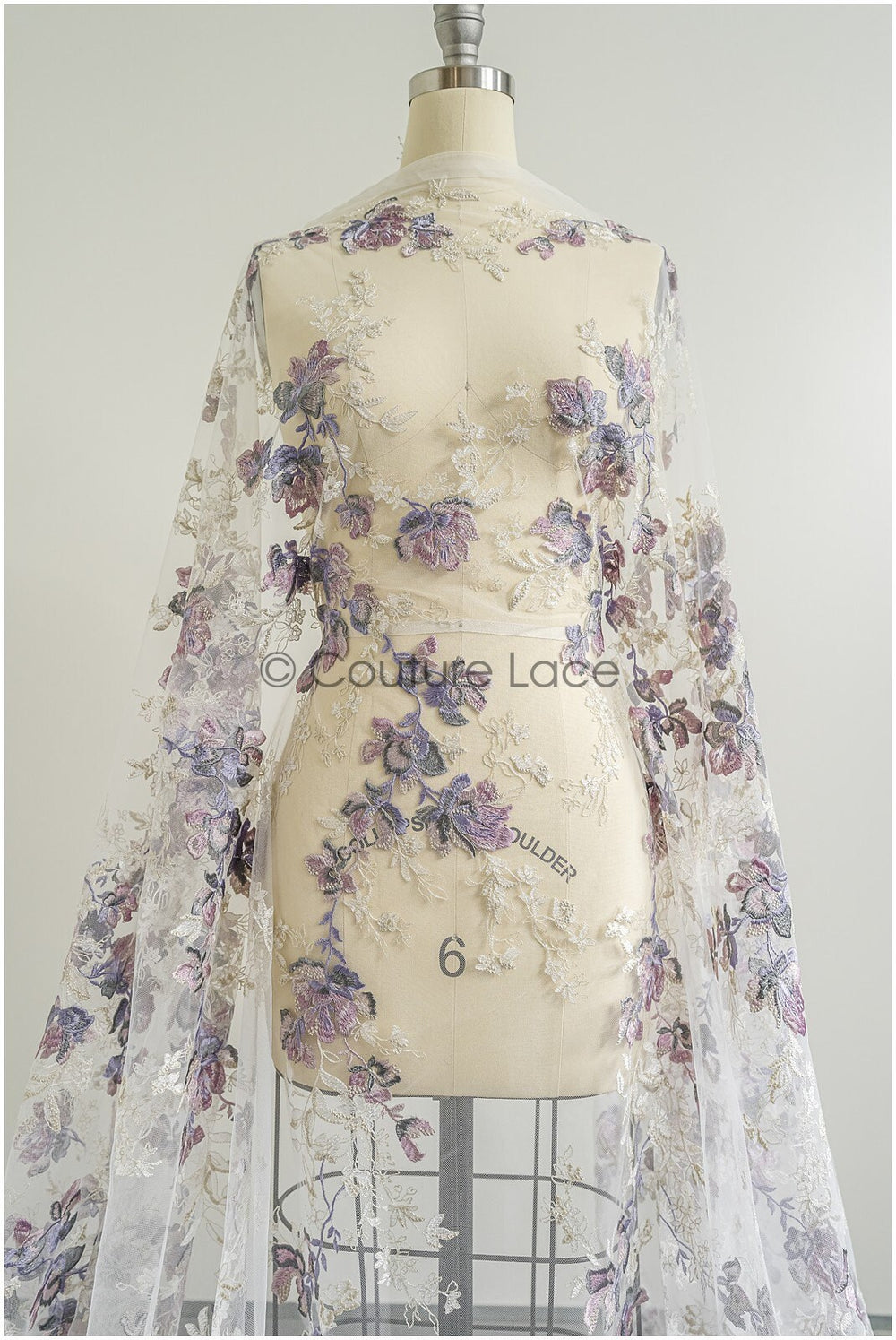 romantischer violett blauer Spitzenstoff mit floralem Muster/ floraler Couture Spitzenstoff/ lila bestickter Spitzenstoff// L22-440