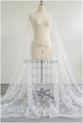 Maiglöckchen Spitzenstoff mit Pailletten/ Couture Spitzenstoff Off-White/ zarte florale Spitze// L22-456